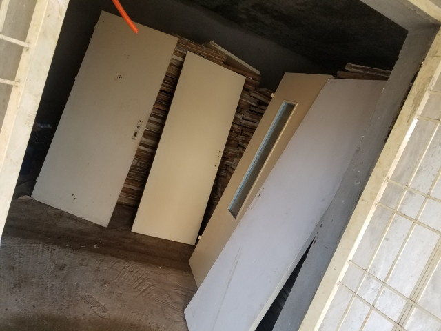 Différentes Portes, Portes - Fenêtres, Conakry