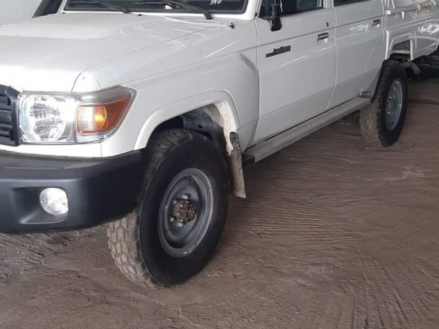 Toyota Land Cruiser, Voitures, Conakry
