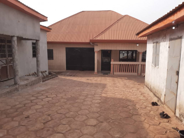 Maison à Fassia, Maisons, Coyah