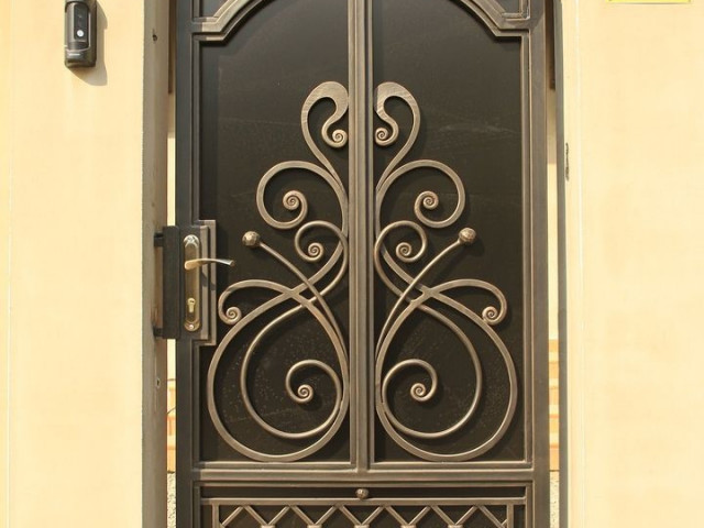 Différents Portails, Portes - Fenêtres, Conakry