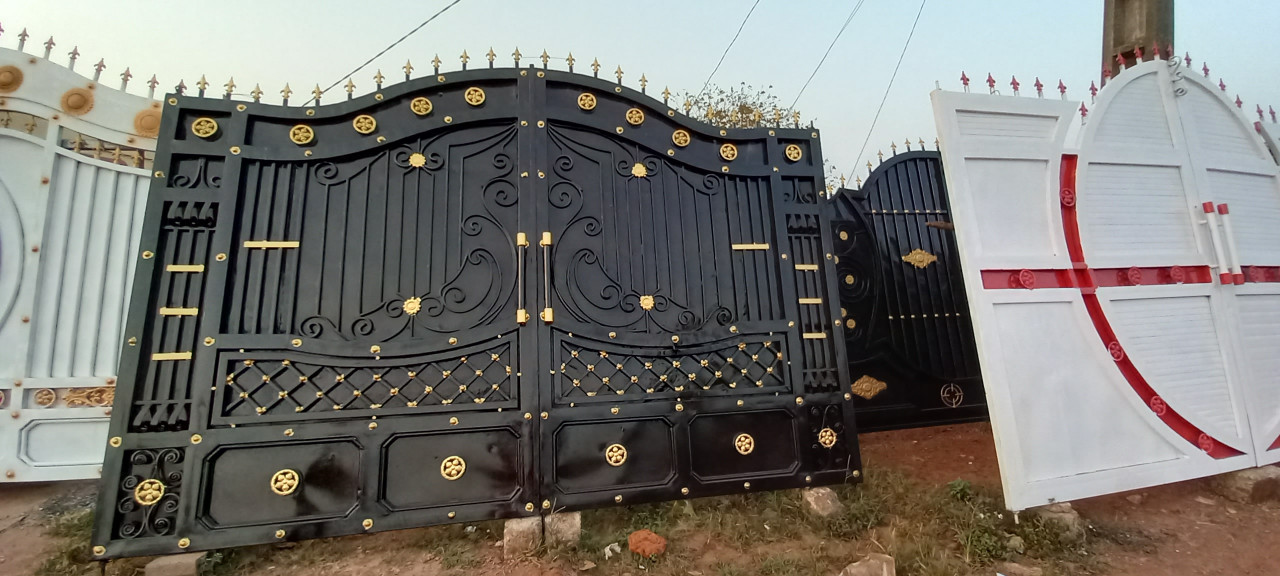 Différents Portails, Portes - Fenêtres, Conakry