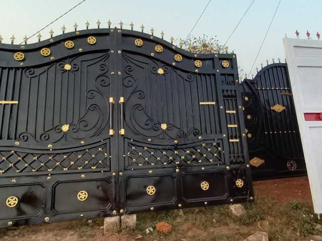 Différents Portails, Portes - Fenêtres, Conakry
