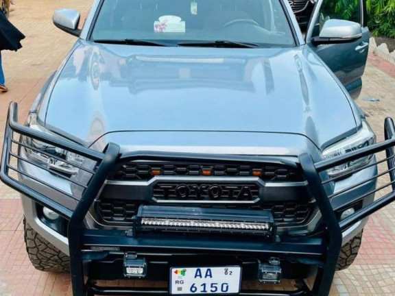 Toyota Tacoma, Voitures, Conakry
