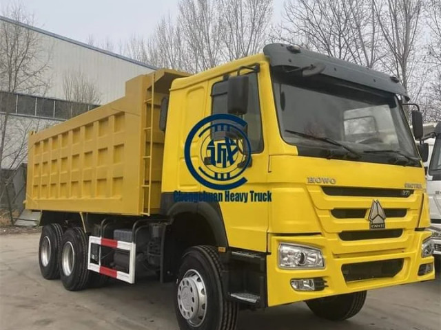 Différents Sinotruck Howo, Remorques - Conteneurs, Conakry