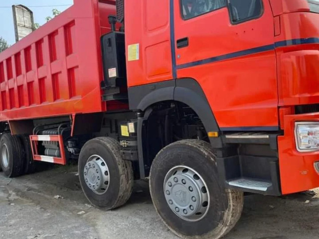 Différents Sinotruck Howo, Remorques - Conteneurs, Conakry
