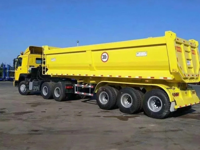 Différents Sinotruck Howo, Remorques - Conteneurs, Conakry