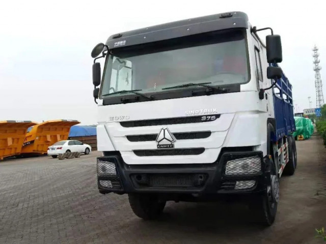 Différents Sinotruck Howo, Remorques - Conteneurs, Conakry