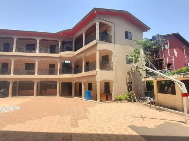 Bâtiment à Nongo, Locaux Commerciaux, Conakry