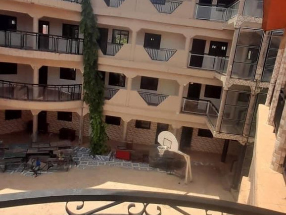 Bâtiment à Nongo, Locaux Commerciaux, Conakry