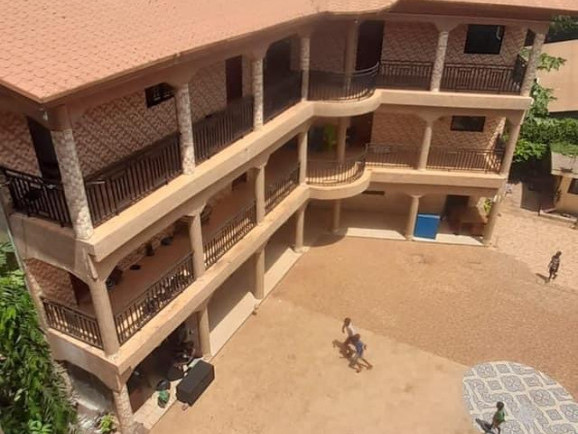 Bâtiment à Nongo, Locaux Commerciaux, Conakry