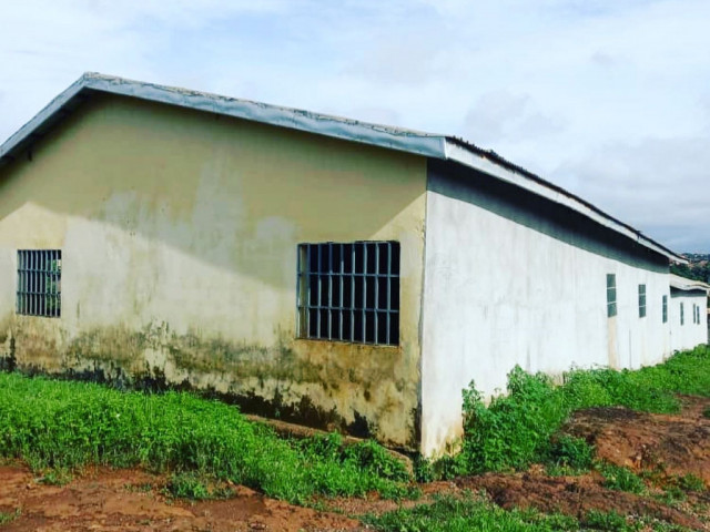 Bâtiment à Kagbelen, Locaux Commerciaux, Conakry