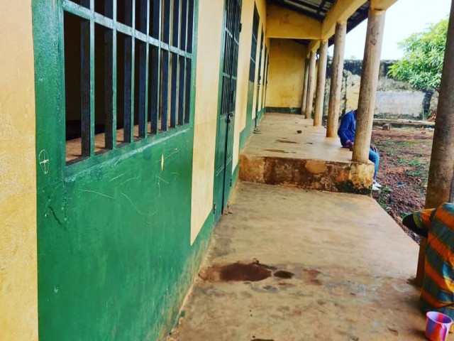 Bâtiment à Kagbelen, Locaux Commerciaux, Conakry