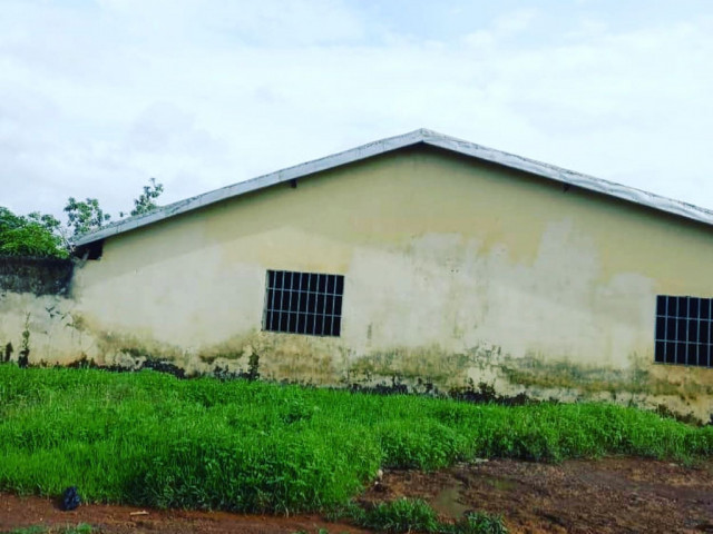 Bâtiment à Kagbelen, Locaux Commerciaux, Conakry