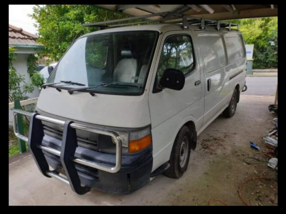 Différents Toyota Hiace, Camions - Autobus, Conakry