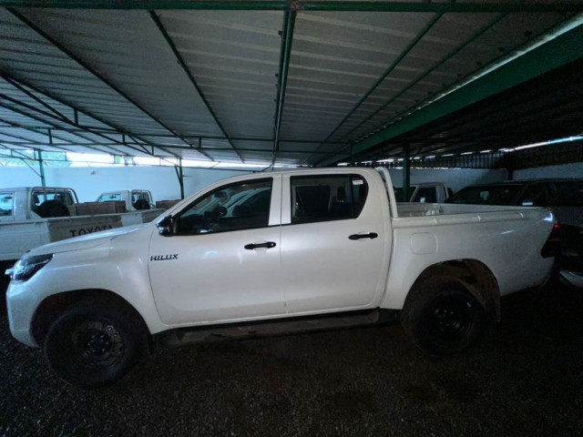 Toyota Hilux, Voitures, Conakry