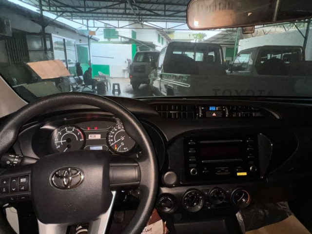 Toyota Hilux, Voitures, Conakry