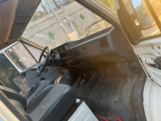 Peugeot J5, Voitures, Conakry