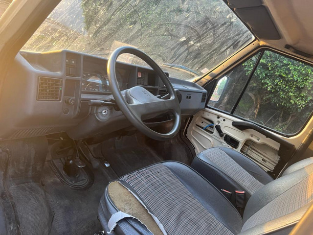 Peugeot J5, Voitures, Conakry