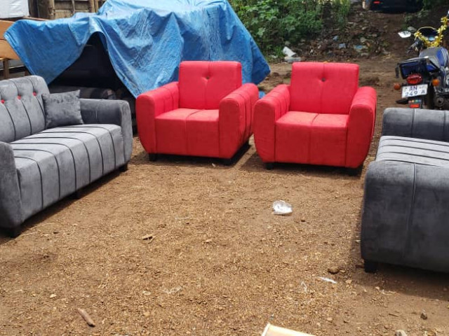 Différents Fauteuils, Lits - Fauteuils, Conakry