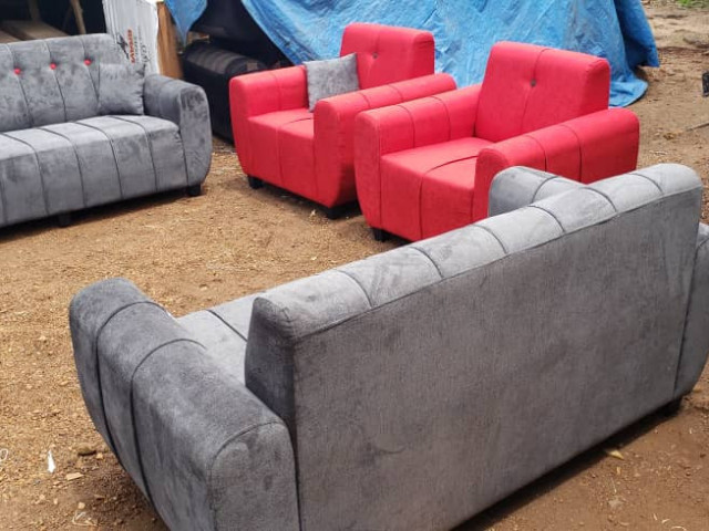 Différents Fauteuils, Lits - Fauteuils, Conakry