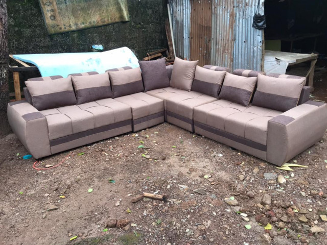 Différents Fauteuils, Lits - Fauteuils, Conakry