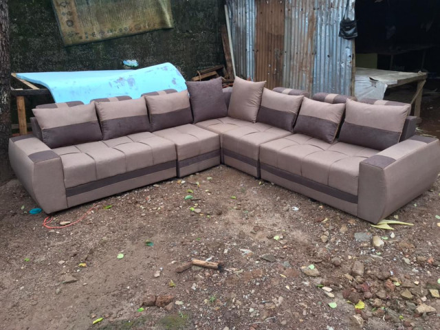 Différents Fauteuils, Lits - Fauteuils, Conakry