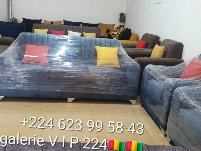 Différents Fauteuils, Lits - Fauteuils, Conakry