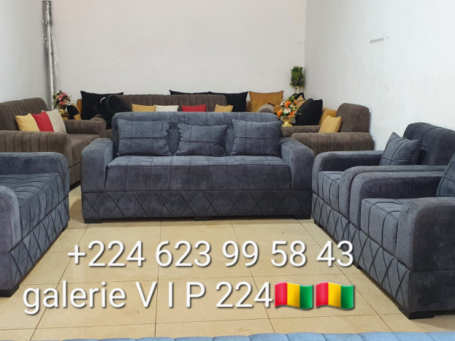 Différents Fauteuils, Lits - Fauteuils, Conakry