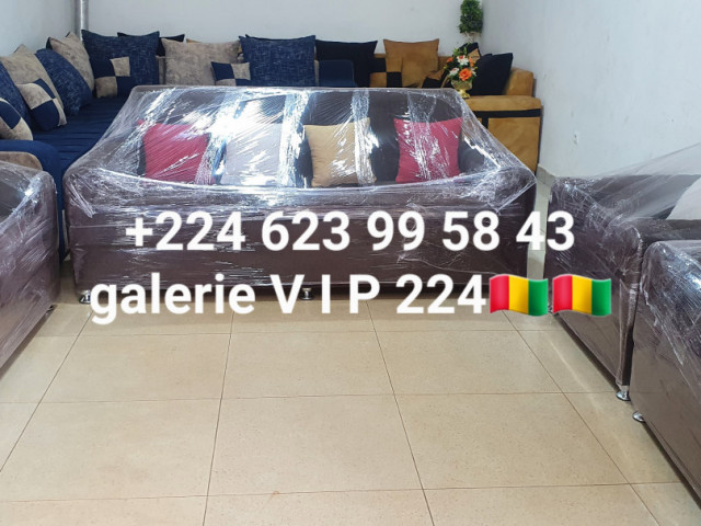 Différents Fauteuils, Lits - Fauteuils, Conakry
