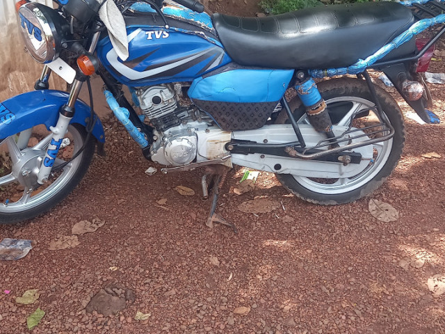 TVS HLX 125, Motos - Scooters, Boké