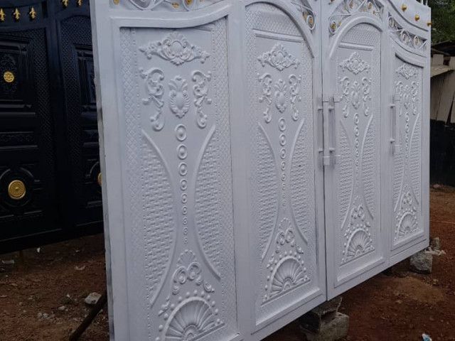 Différentes Portes, Portes - Fenêtres, Conakry
