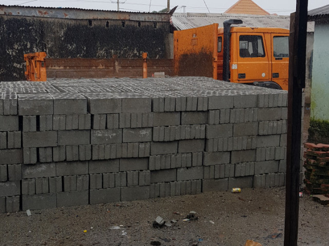 Différentes Briques, Matériaux de Construction, Conakry