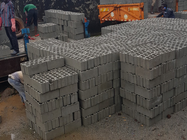 Différentes Briques, Matériaux de Construction, Conakry