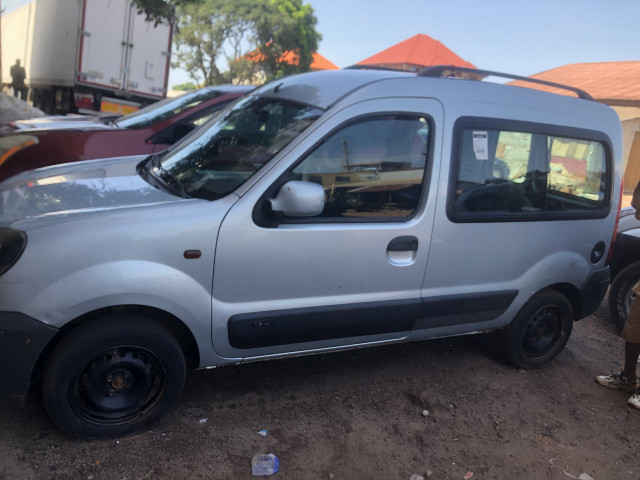 Renault Kangoo, Voitures, Conakry