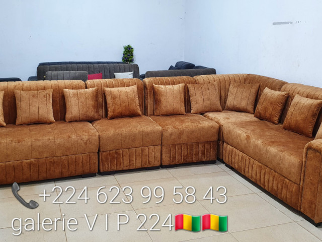 Différents Fauteuils, Lits - Fauteuils, Conakry