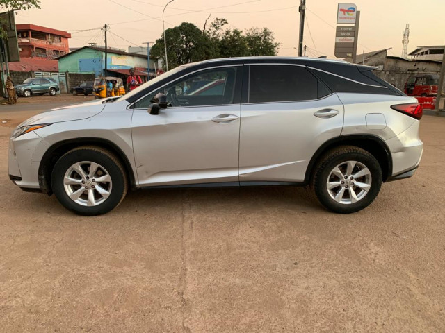 Lexus XR, Voitures, Conakry