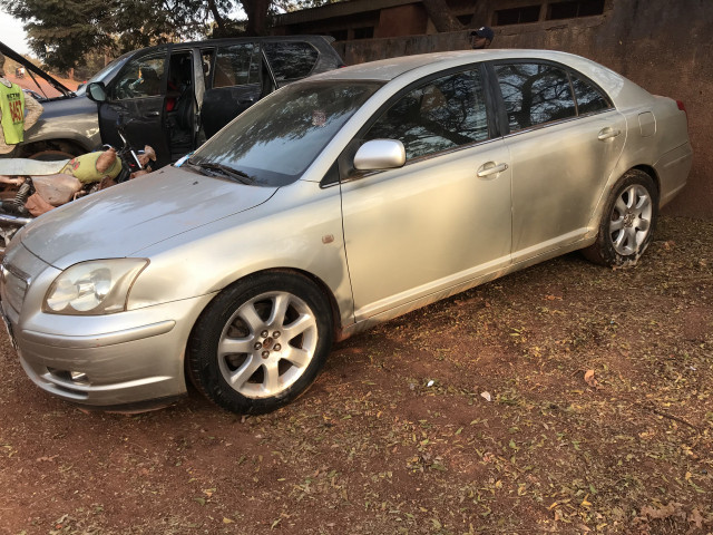 Toyota Avensis, Voitures, Siguiri