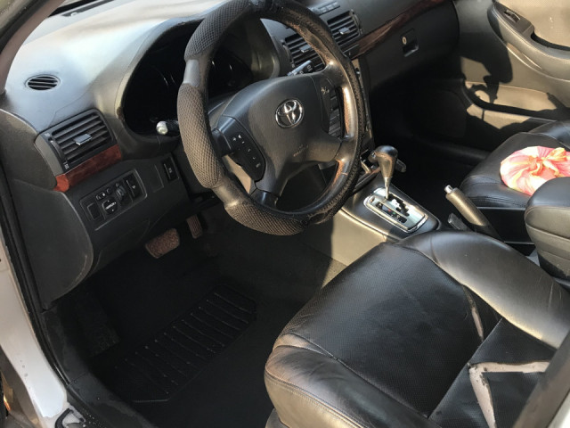 Toyota Avensis, Voitures, Siguiri
