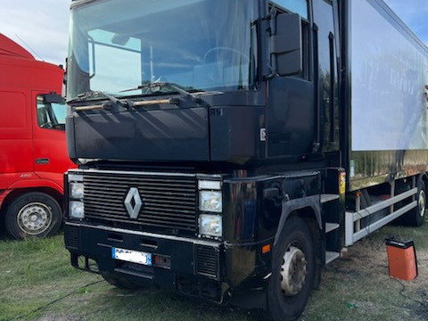 Renault AE/Magnum, Camions - Autobus, Conakry