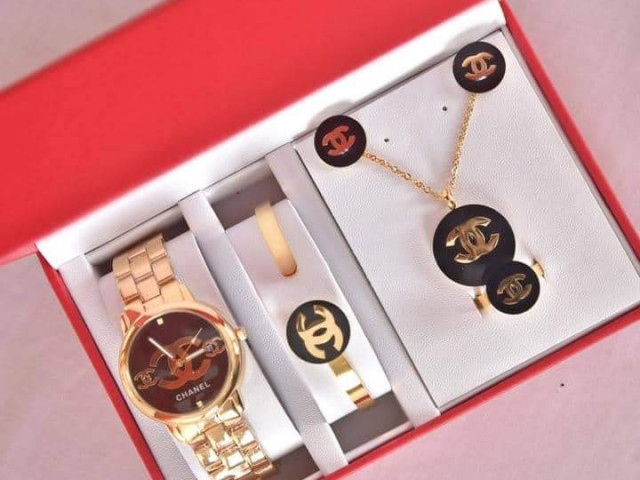 Différentes Bijoux, Bijoux - Montres, Conakry