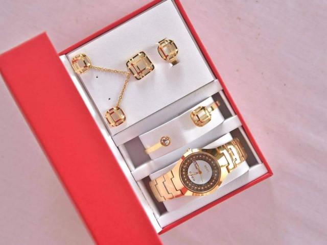 Différentes Bijoux, Bijoux - Montres, Conakry
