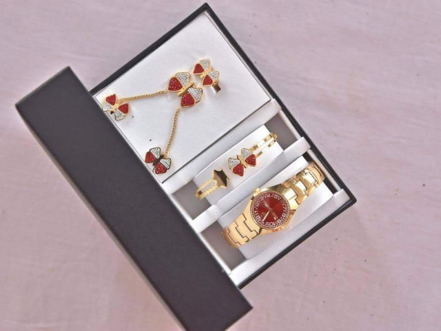 Différentes Bijoux, Bijoux - Montres, Conakry