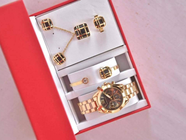 Différentes Bijoux, Bijoux - Montres, Conakry