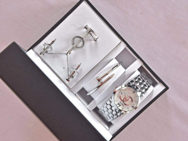 Différentes Bijoux, Bijoux - Montres, Conakry