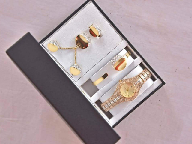 Différentes Bijoux, Bijoux - Montres, Conakry