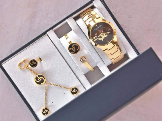 Différentes Bijoux, Bijoux - Montres, Conakry