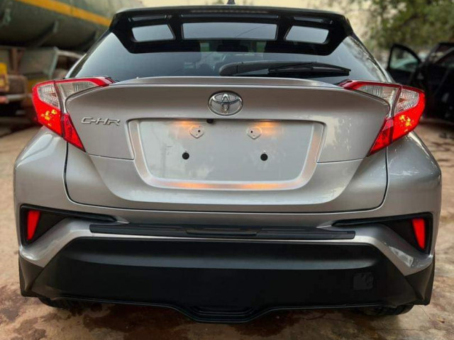 Toyota CH-R, Voitures, Mali