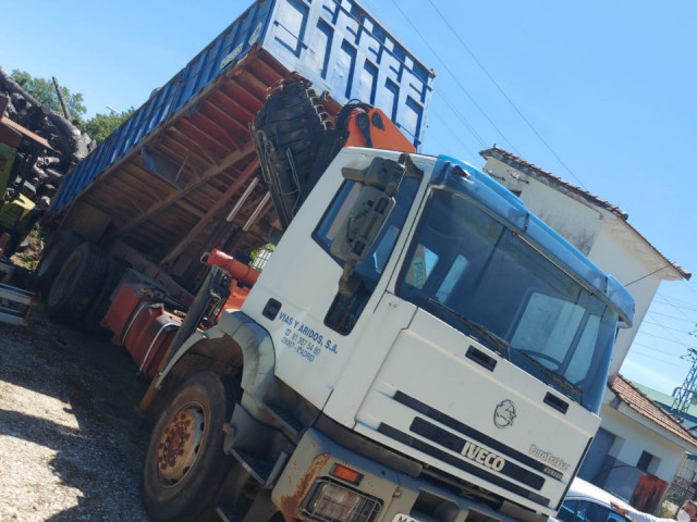 Iveco EuroTrakker, Camions - Autobus, Labé