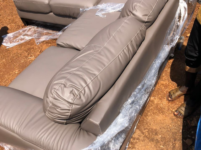 Différents Fauteuils, Lits - Fauteuils, Conakry