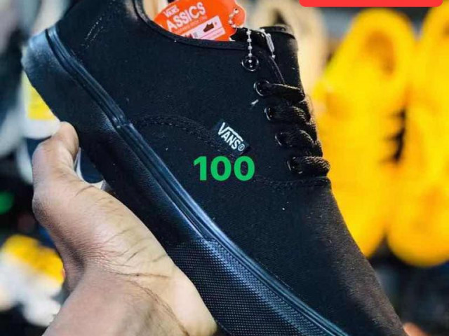 Chaussures vans, Commerces à Vendre, Conakry